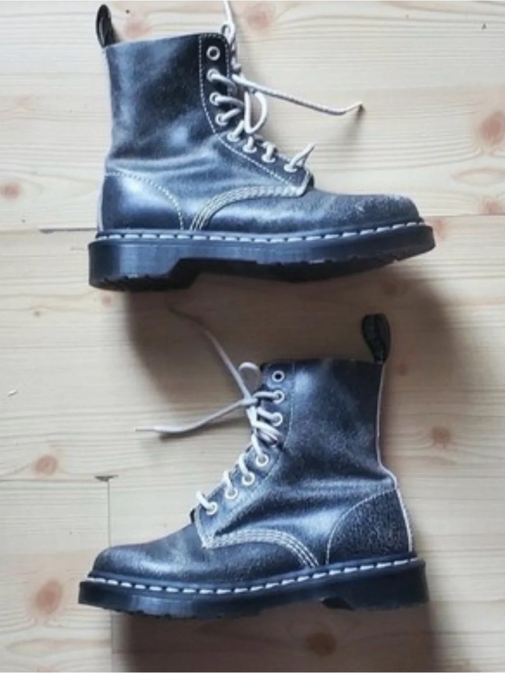 Dr. Martens like new  Black Pascal Lace-Up Boots man or women  M size 9 w 10